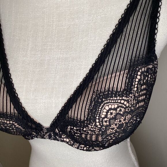EUC Victoria's Secret Dream Angel push up underwire bra. Lace detail - Picture 2 of 7